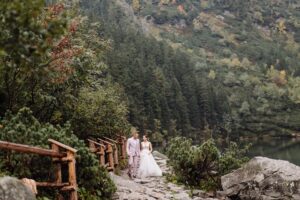 How a Mountain Backdrop Wedding Creates Timeless Romance